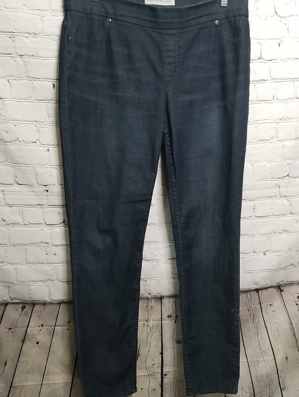 Chico's womens jeans size Chico's 2.5 (L) pull up style EUC